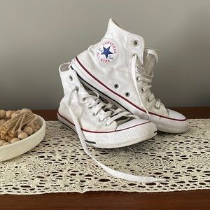 White converse - pre loved & well taken care of!